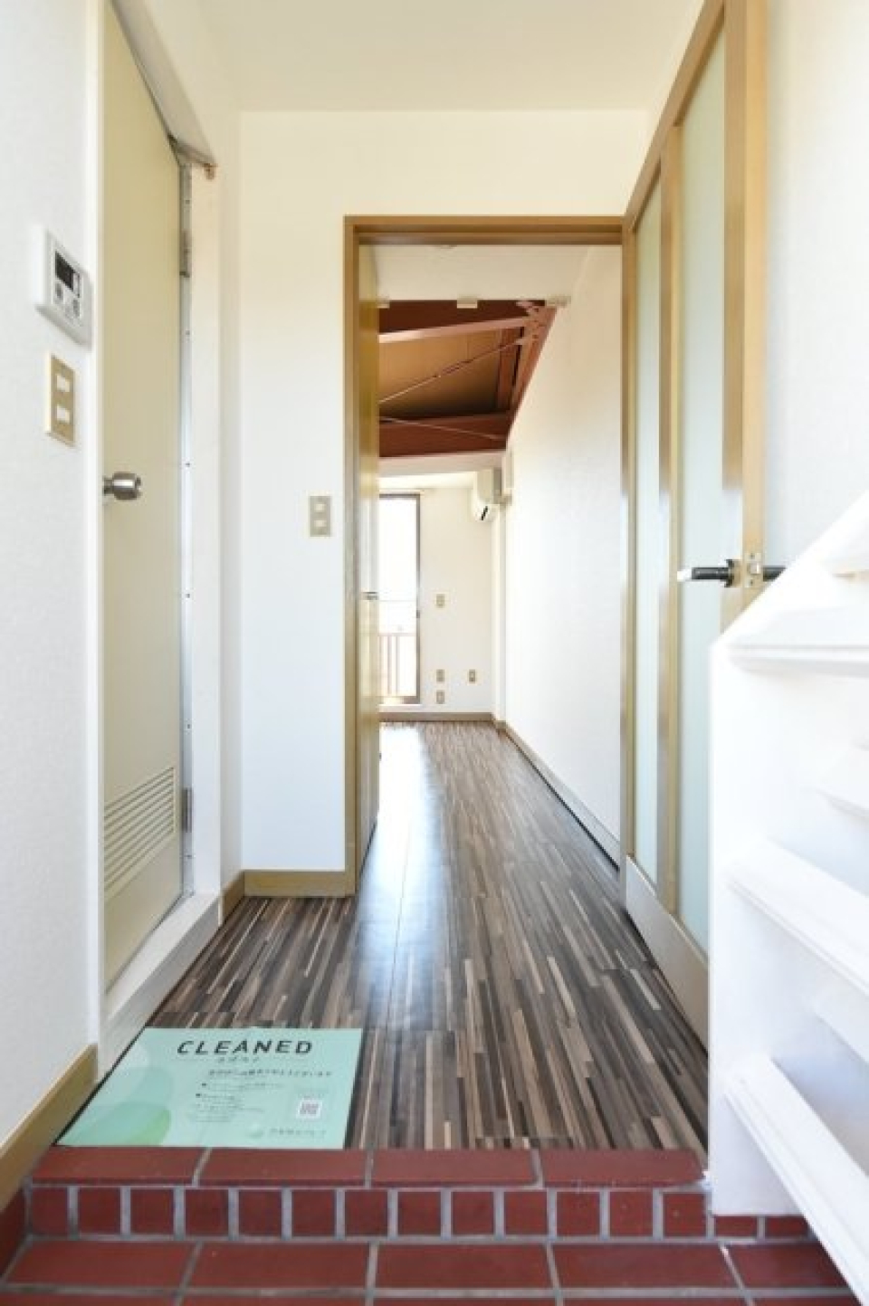 玄関からみた様子