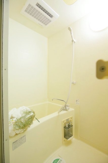 お風呂はシンプル※家具・小物はイメージです