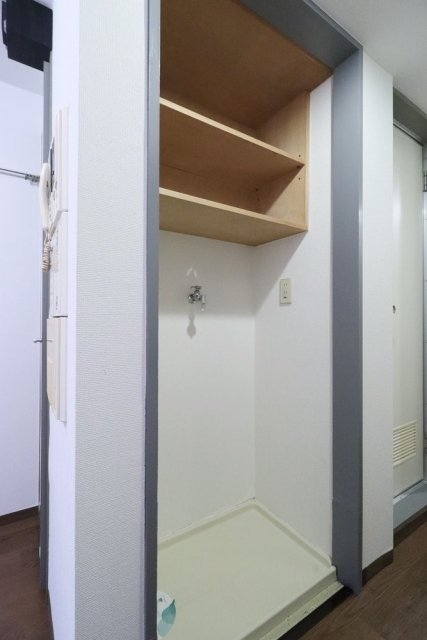 室内洗置き場は棚付き