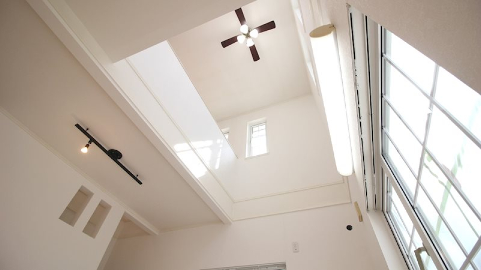 オシャレな吹き抜け天井