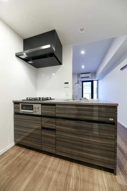 ダークブラウンのカウンターキッチン
※写真は同タイプ住戸です。