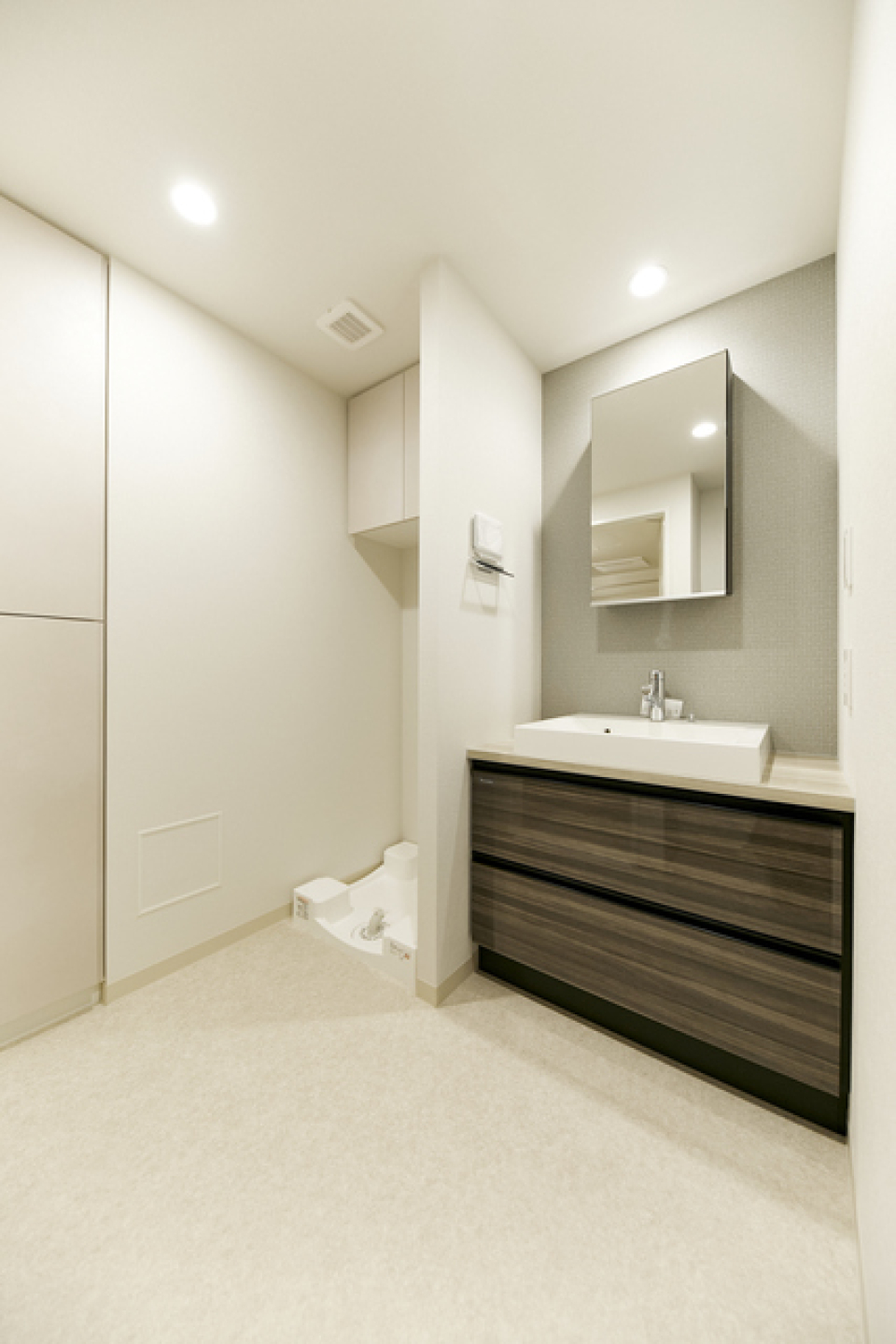 洗面＆脱衣所は広いです
※写真は同タイプ住戸です。