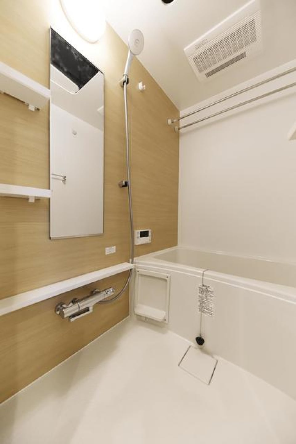 浴室です。シャンプーの置き場所に困りませんね。
※写真は同タイプ住戸です。