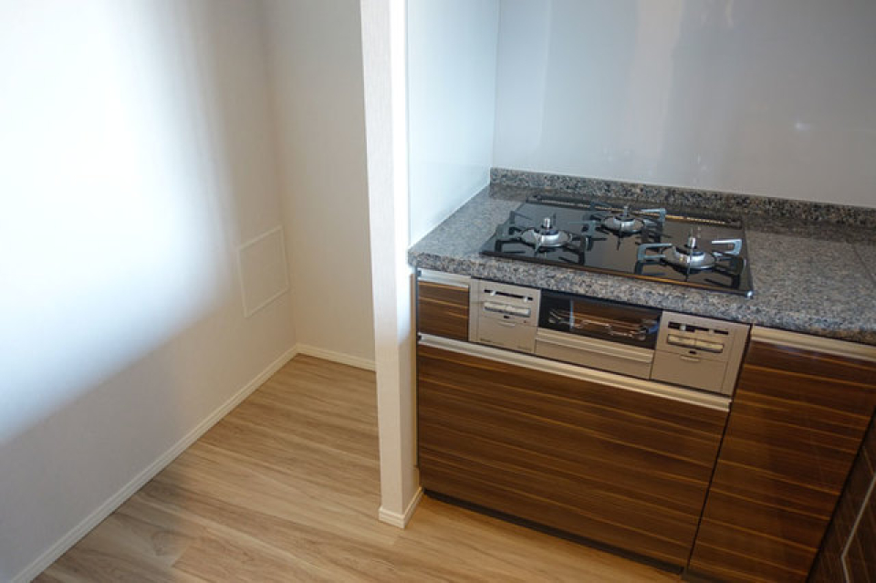 ３口のガスコンロが導入されています。※写真は同タイプ住戸です。