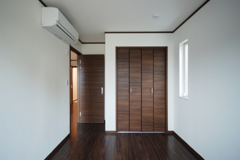 洋室は４．９帖と５．０帖があります。