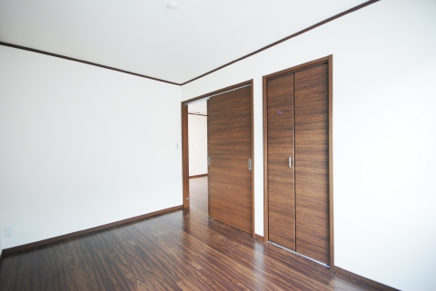 １１．３帖のLDKから洋室にアクセスができます。