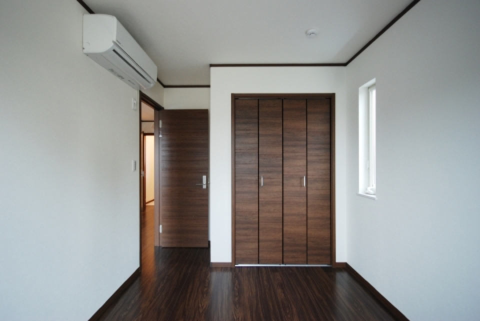 洋室は４．９帖と５．０帖があります。