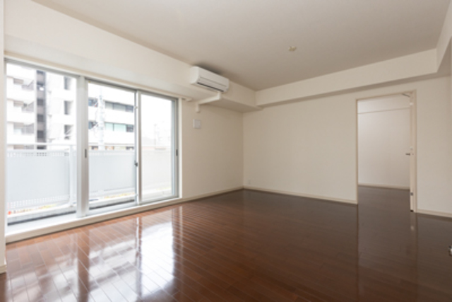 明るい陽射しが入るLDK
※写真は同タイプ住戸です。