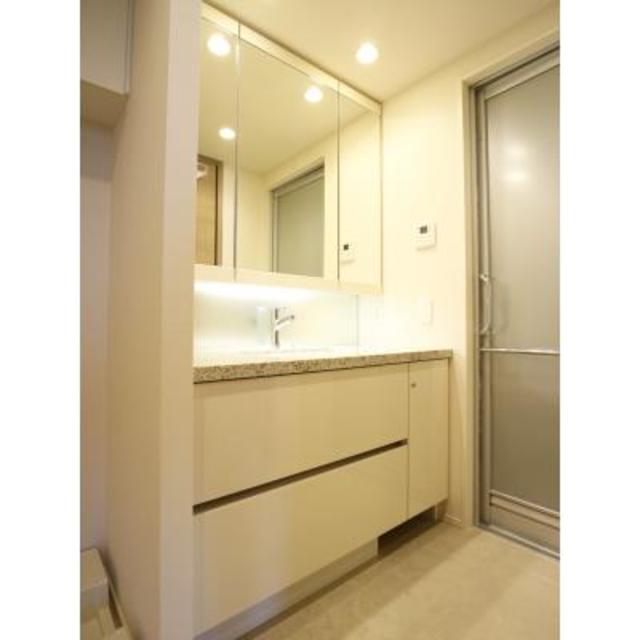 洗面台も大きい※写真は同タイプ住戸です。