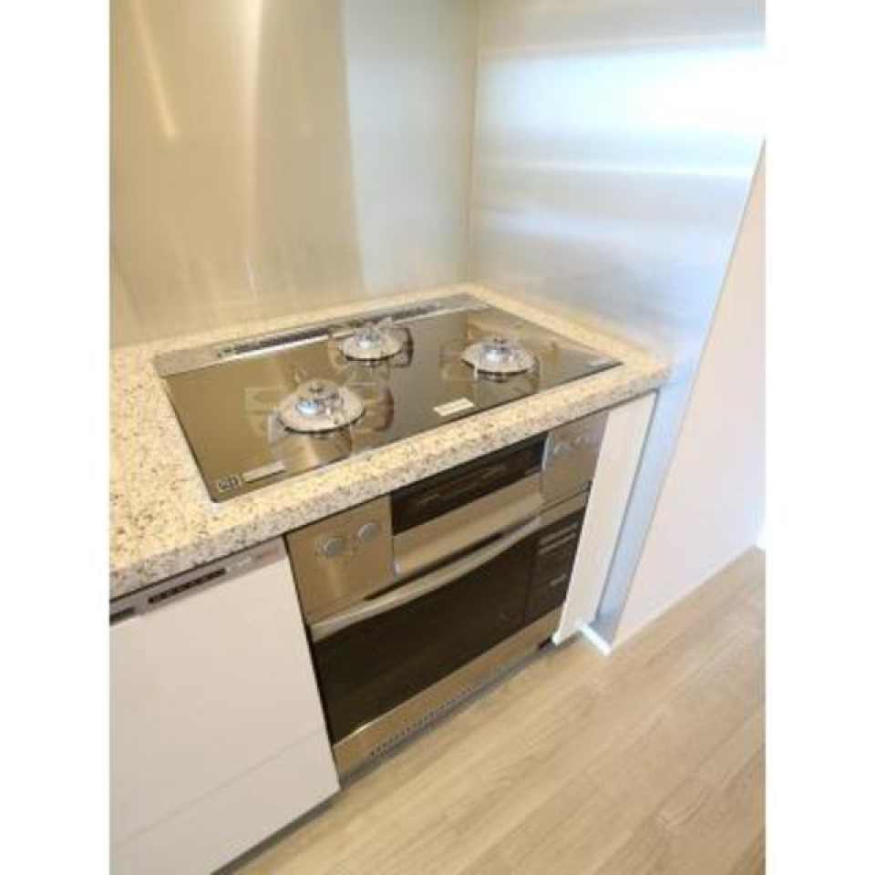 ３口コンロで料理が捗る！※写真は同タイプ住戸です。