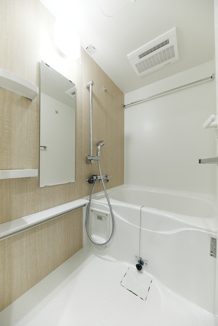 お風呂もシンプル
※写真は同タイプ住戸です。