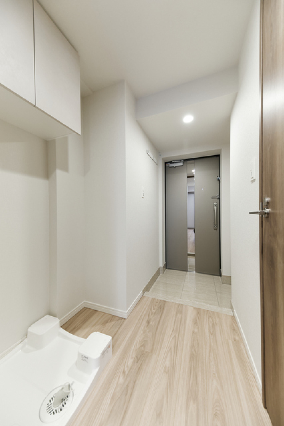 廊下に洗濯機置き場
※写真は同タイプ住戸です。