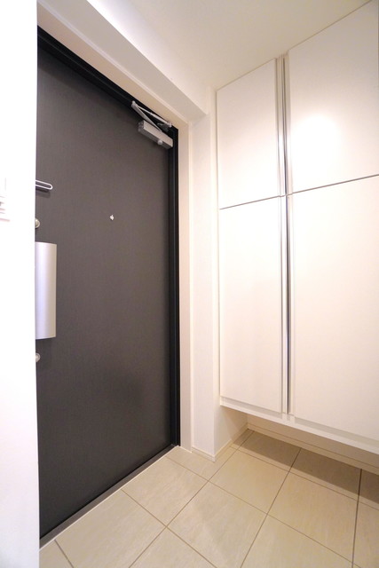 玄関にはシューズクローゼット付いてます
※写真は同タイプ住戸です。