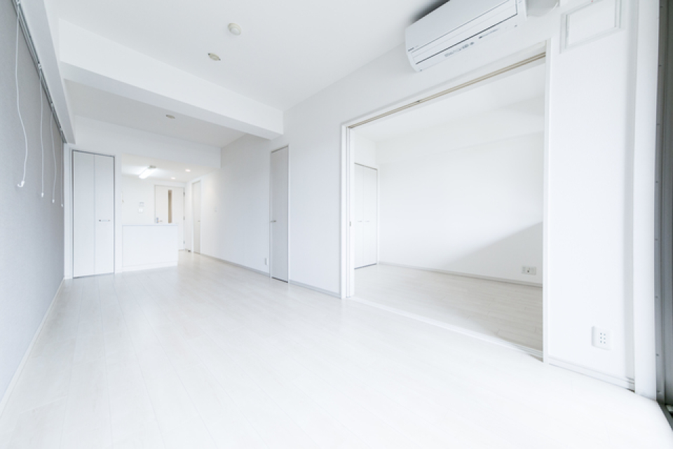 真っ白いお部屋。11帖のリビングです。
