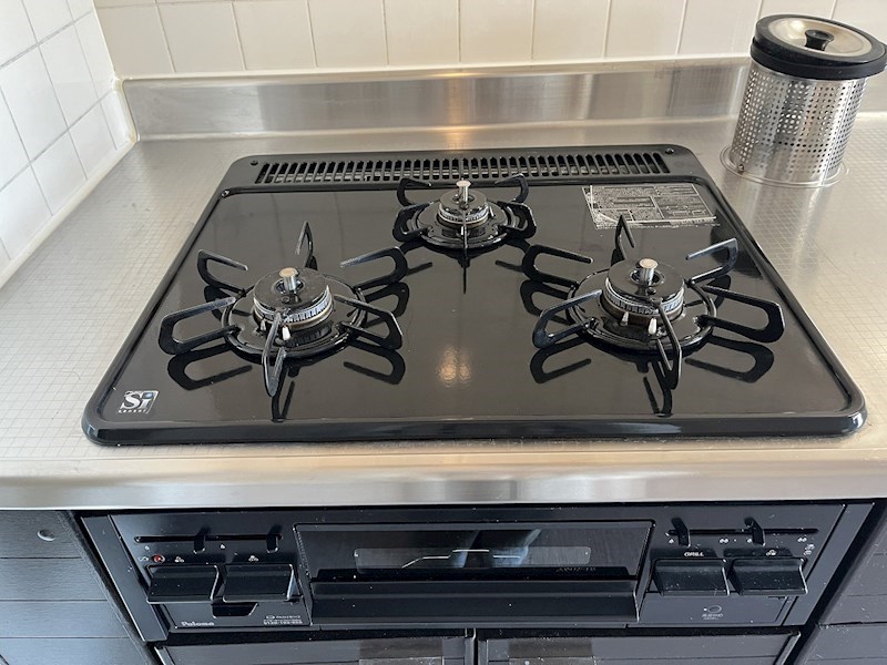 嬉しい3口コンロ付きです