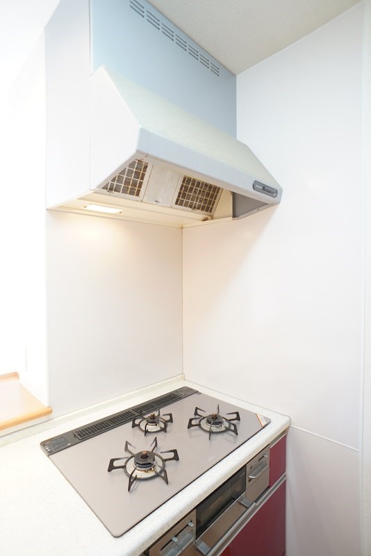 便利な3口ガスコンロ付きです