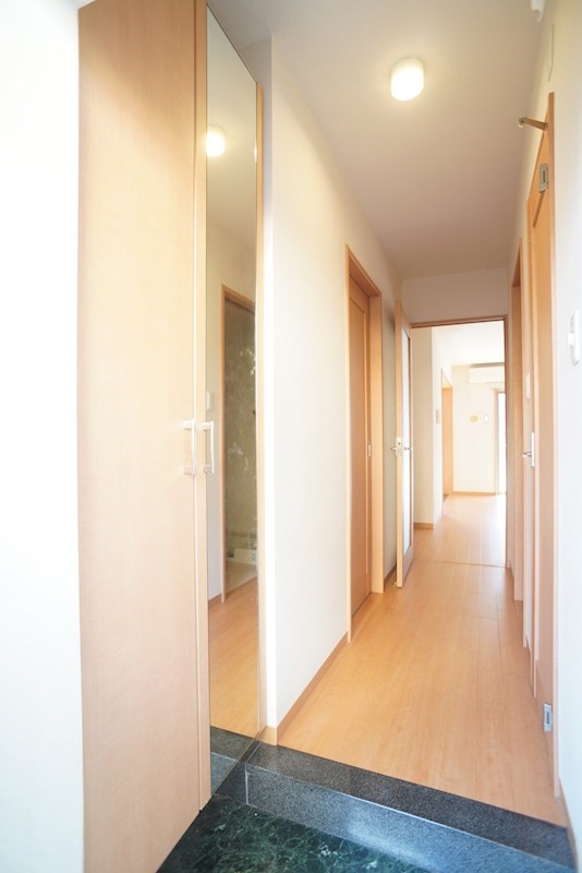 シューズボックス付きの玄関