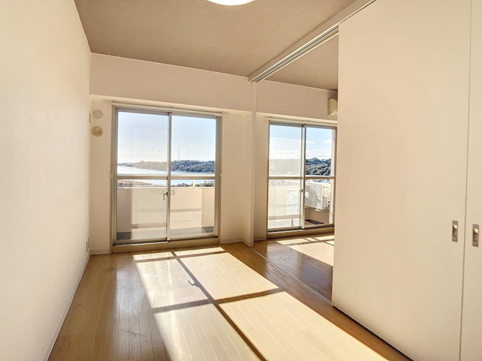 居間と洋室は引き戸でつながります