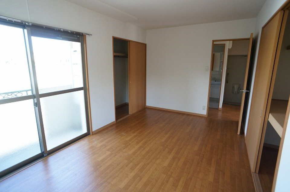 クローク、押し入れと収納力抜群