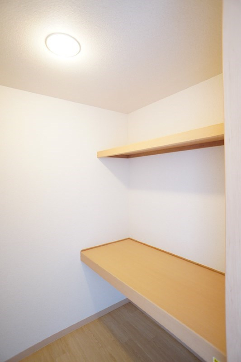 収納スペースバッチリのウォークインクローゼット