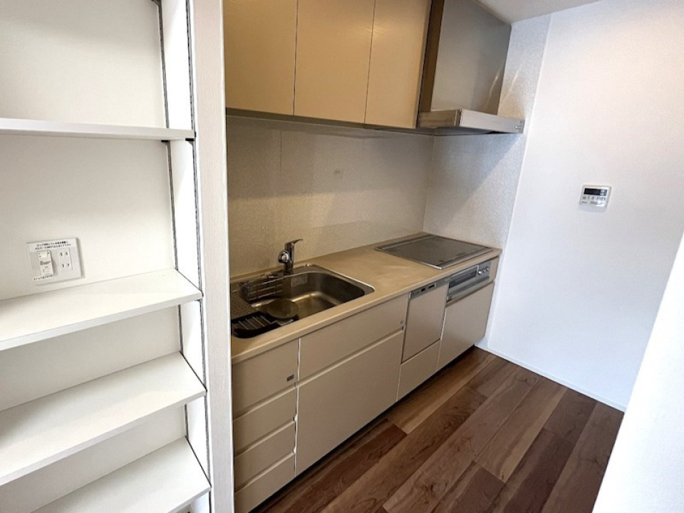 IHクッキングヒーター付きのキッチン