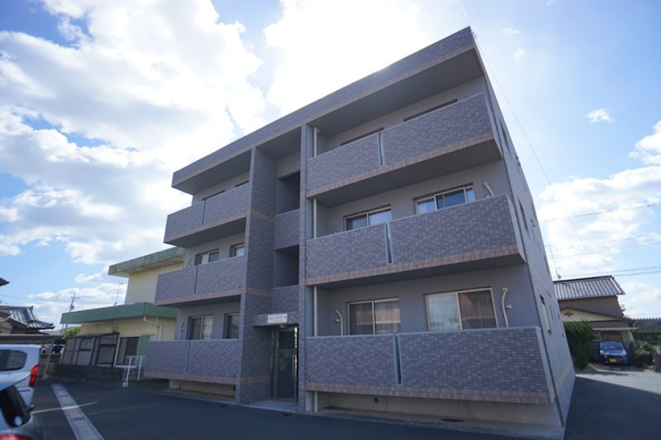 タイル張りでなんだか強そう