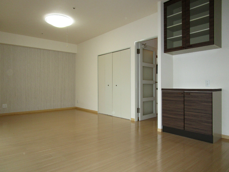 広々としたリビングでいろんなものが置けそう