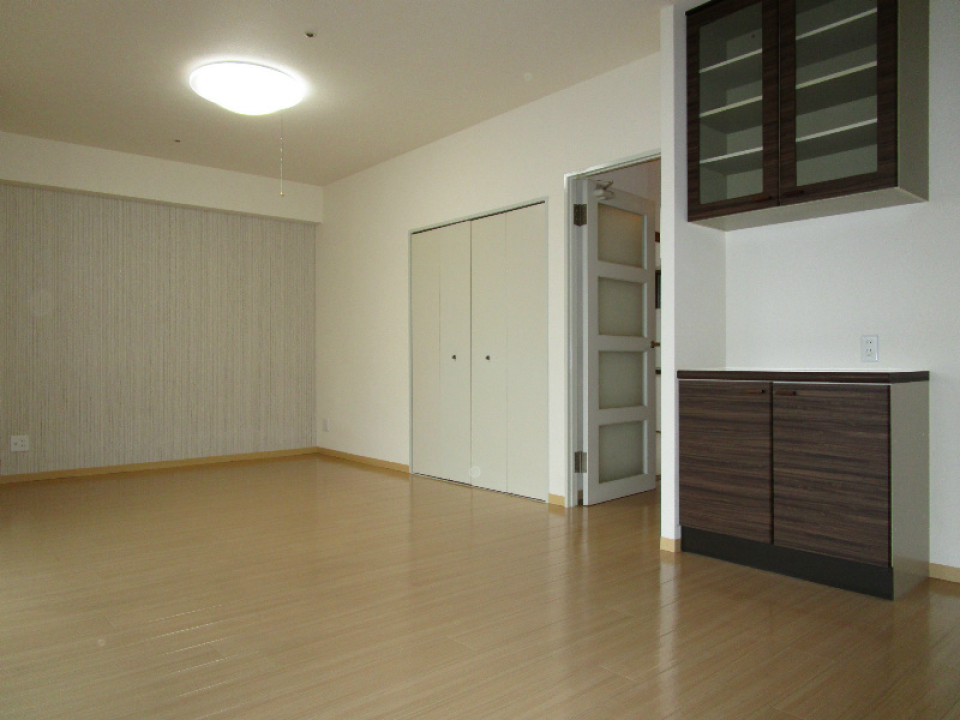 広々としたリビングでいろんなものが置けそう