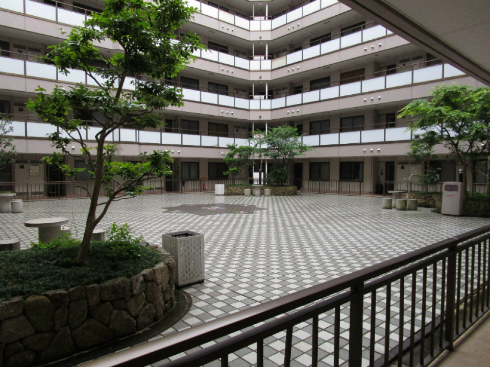 建物内部は吹き抜けになっています