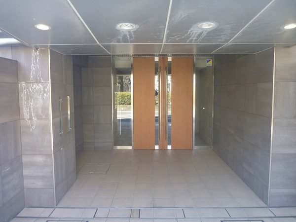 オートロックのエントランス。