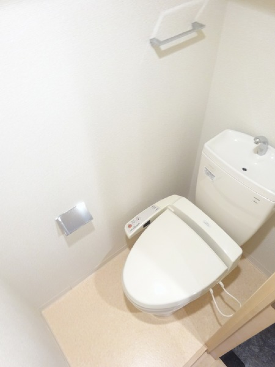 シンプルなトイレ。