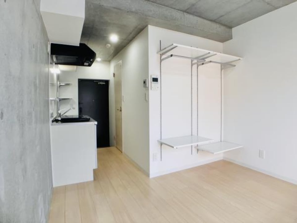 この棚も自分の気分に合わせてUp＆Down。自由に可動できます。