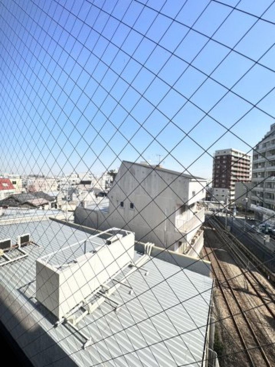 ５階建ての建物の最上階に位置しています。