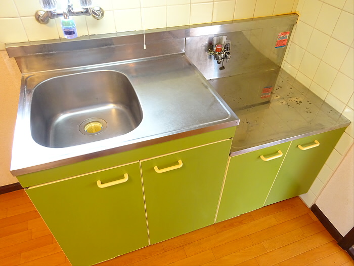 キッチンパネルはライトグリーンで爽やかな印象です。