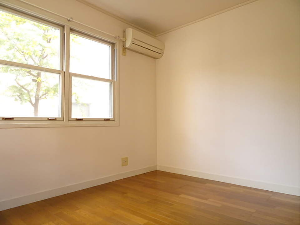 洋室６帖のフローリングのお部屋です。