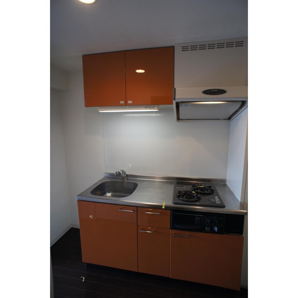 キッチンの色が特徴的でかっこかわいい雰囲気です。
※反転タイプあり