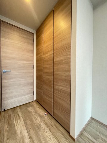 嬉しいクローゼット付きです。