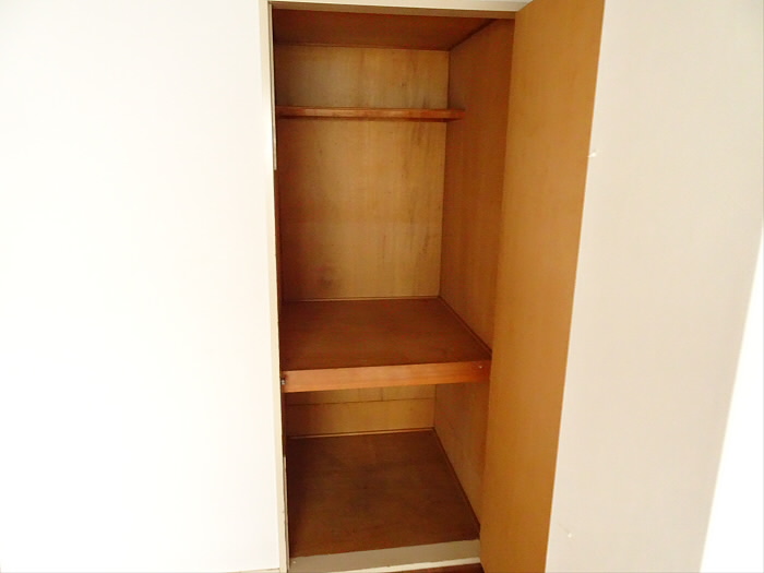 小さいですが収納も完備されています。