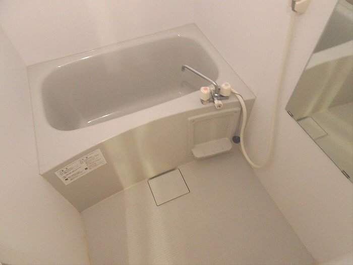 シンプルな浴室です。