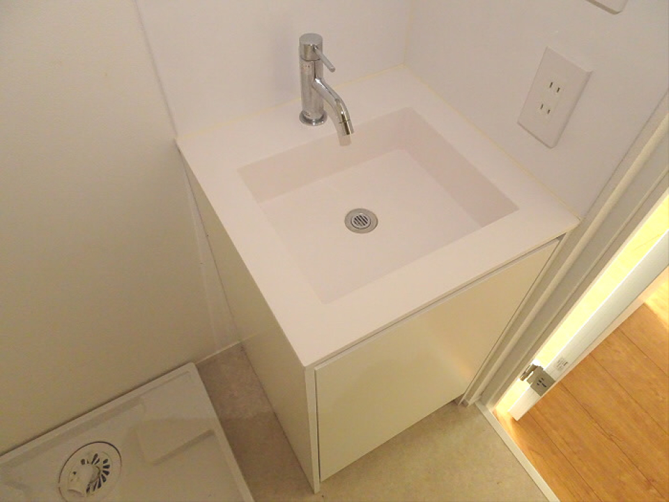 あっさりとしたデザインの洗面です。