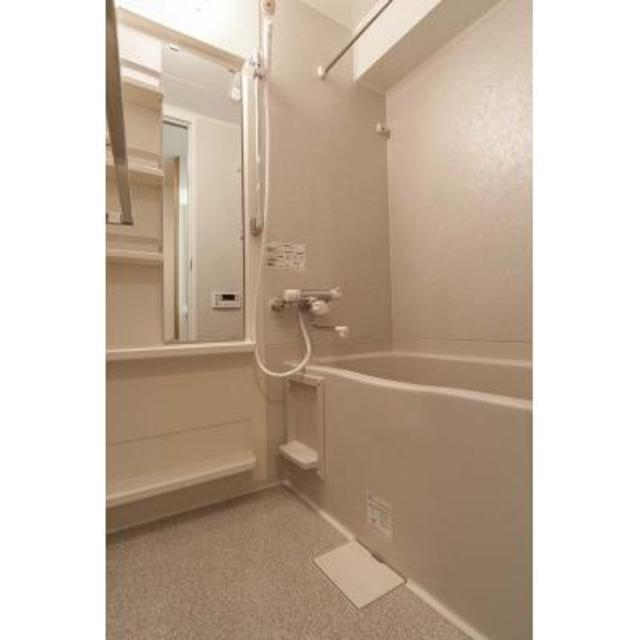 シンプルな浴室です。※写真は同タイプ住戸です。