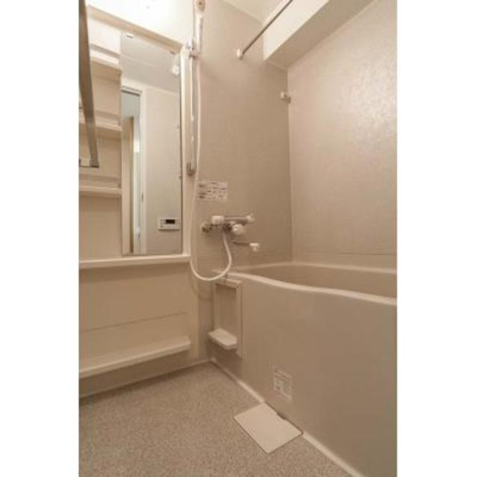 シンプルな浴室です。※写真は同タイプ住戸です。