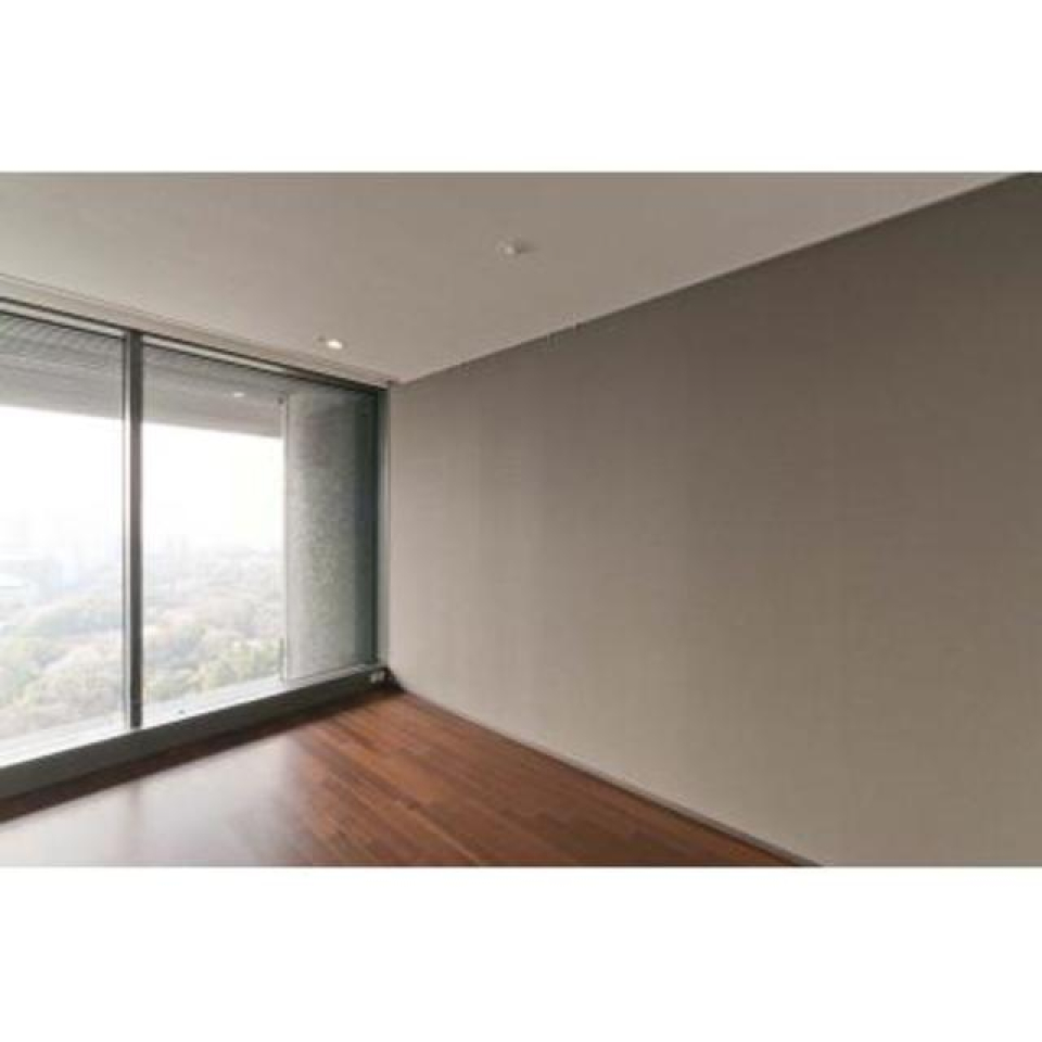 アクセントウォールがグレーで、落ち着いた空間を演出。
※写真は同タイプ住戸です。