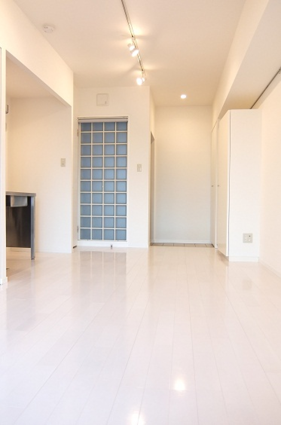 ガラスブロック張りの部分がありますね！※参考写真