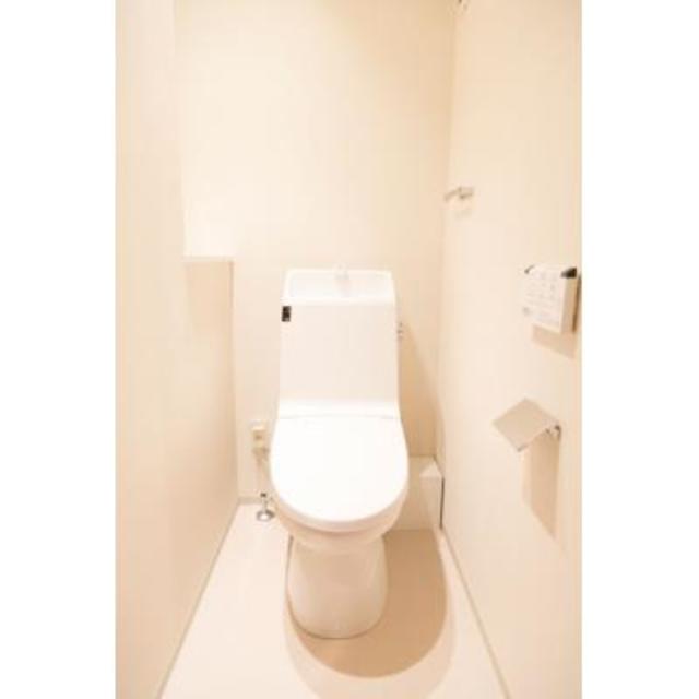 シンプルなトイレです。※写真は同タイプ住戸です。
