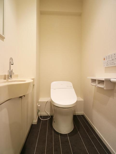 トイレと洗面台はお隣同士。※写真は同タイプ住戸です。