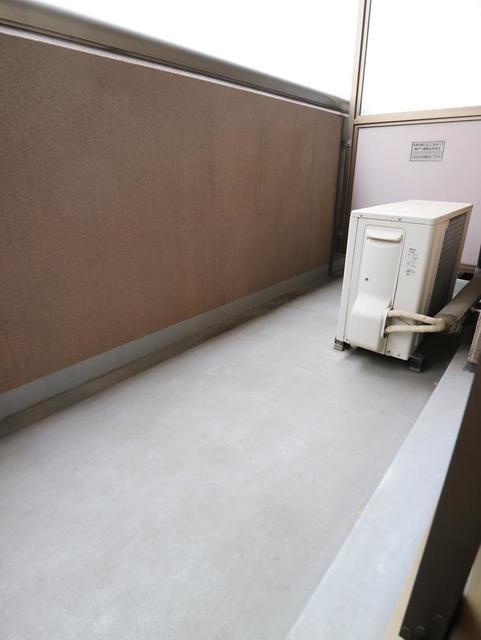 バルコニーに出た時の様子。※写真は同タイプ住戸です。