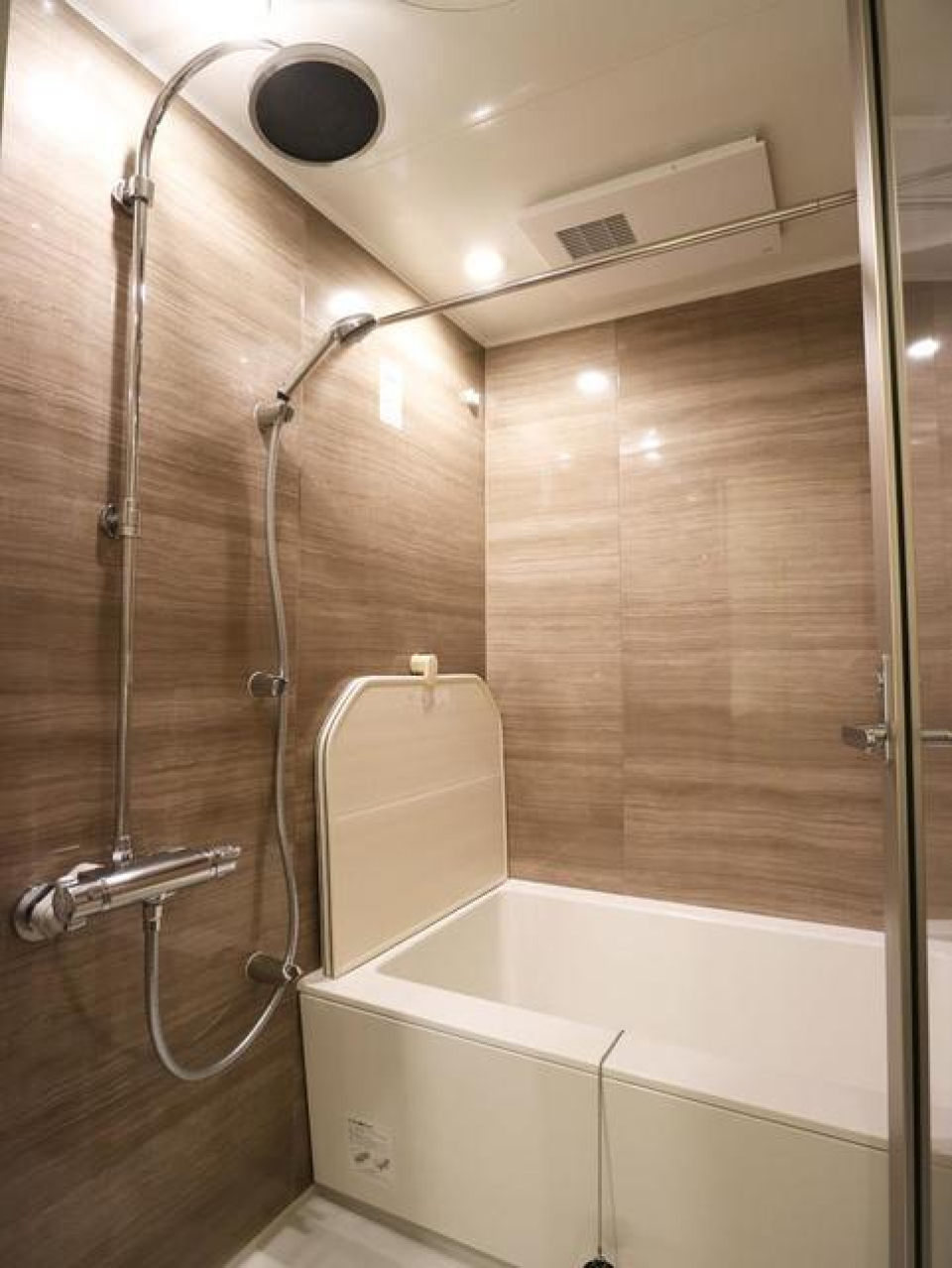 大人らしい落ち着きのあパネルの洋室です。※写真は同タイプ住戸です。