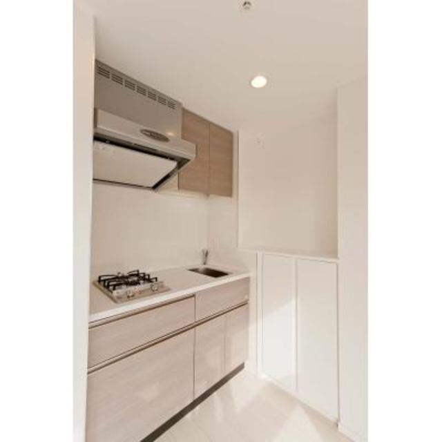 2.5帖に現れたキッチン！コンパクトながらも、収納スペースが多いのは嬉しいですよね！
※写真は同タイプ住戸です。