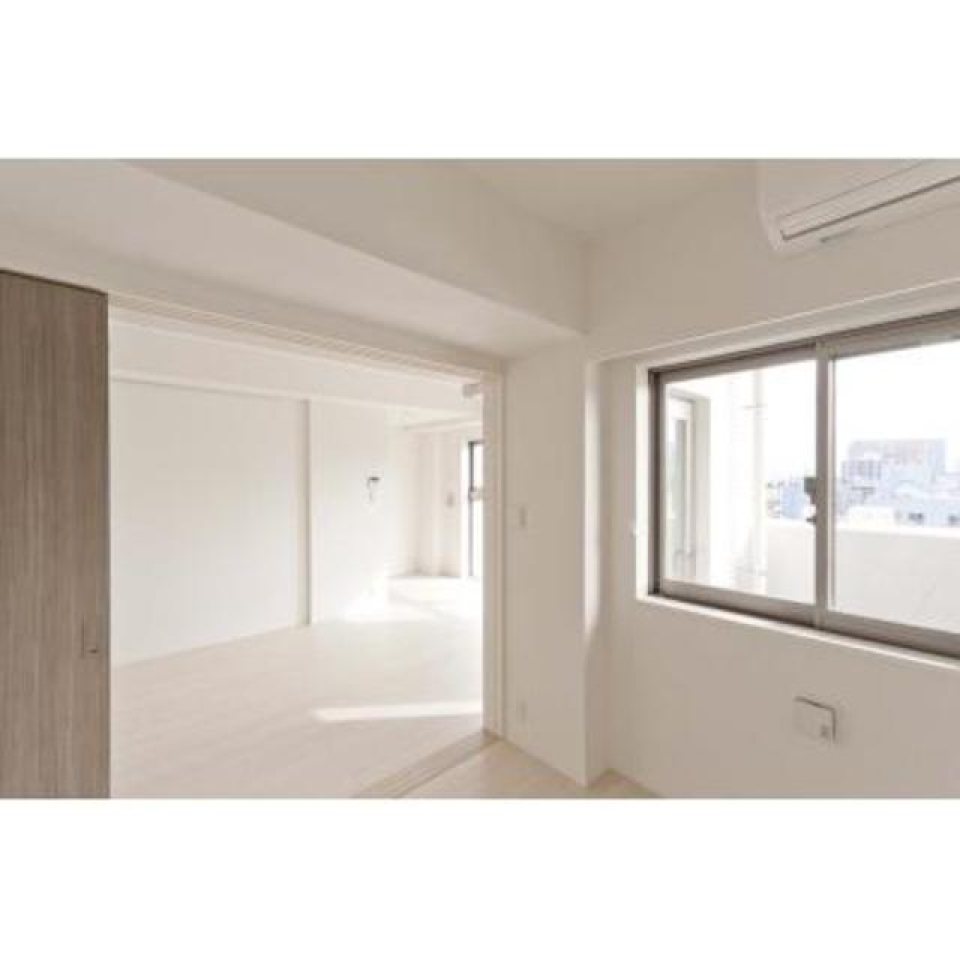 ベッドリームにも小窓がついています！春秋のシーズンも、窓を開けて快適に眠れそうです。
※写真は同タイプ住戸です。